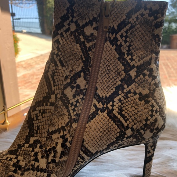 New Jeffrey Campbell Pointy Toe Bootie Khalees - Picture 7 of 9